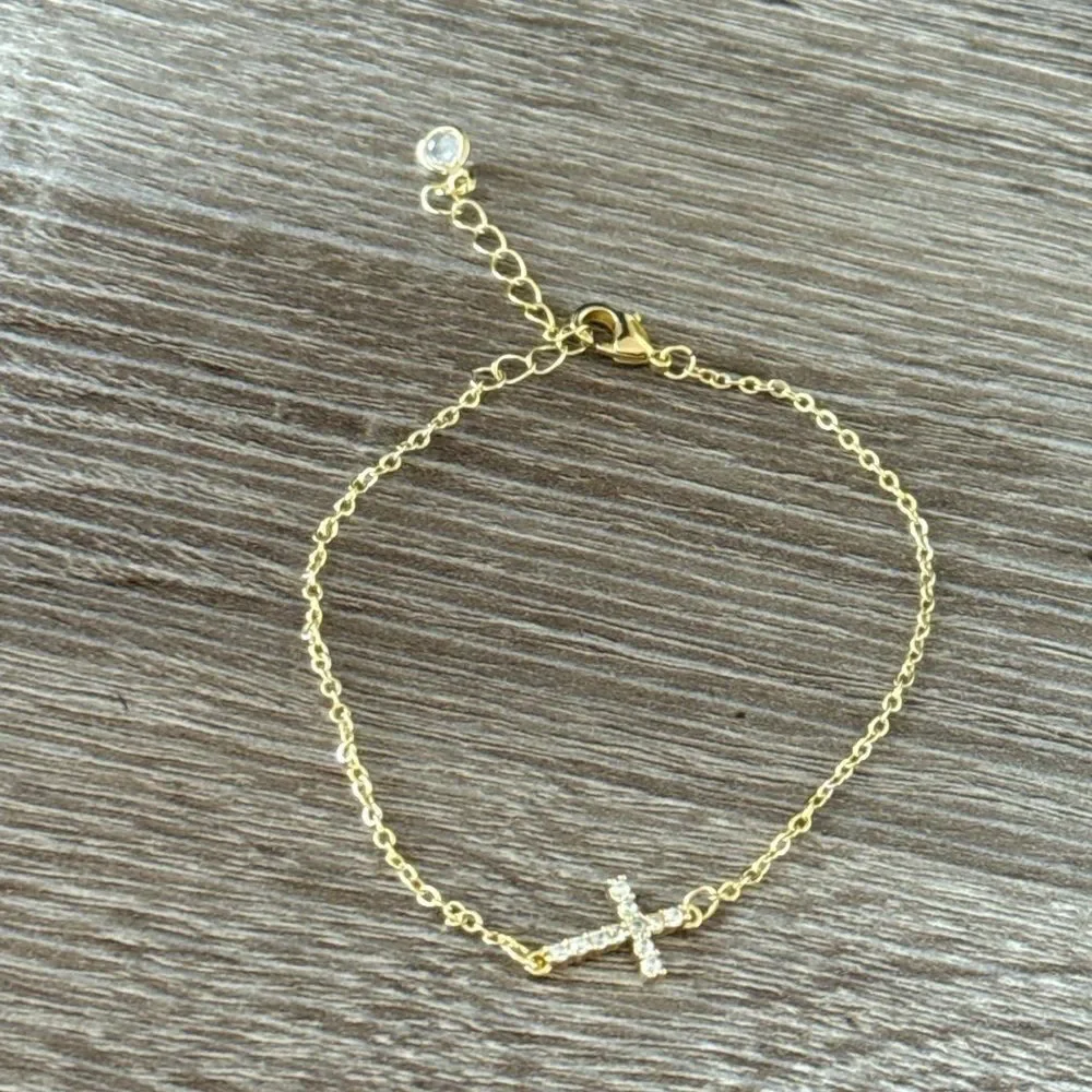 Cross bracelet N745